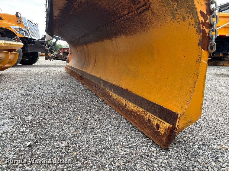 image for item DZ4666 2007 International 7400 dump truck