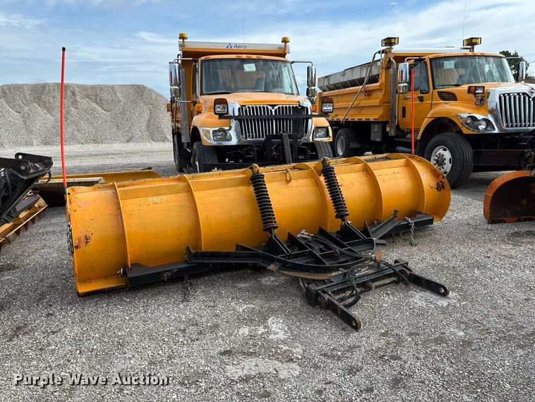 image for item DZ4666 2007 International 7400 dump truck