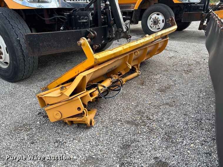 image for item DZ4666 2007 International 7400 dump truck