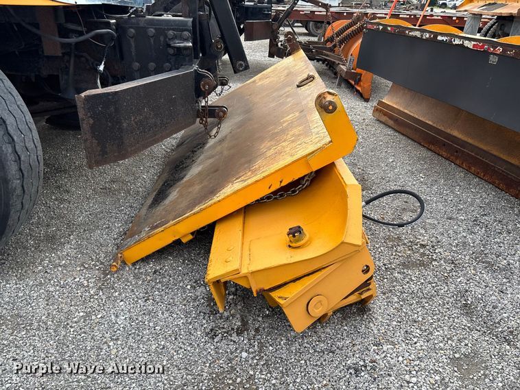 image for item DZ4666 2007 International 7400 dump truck