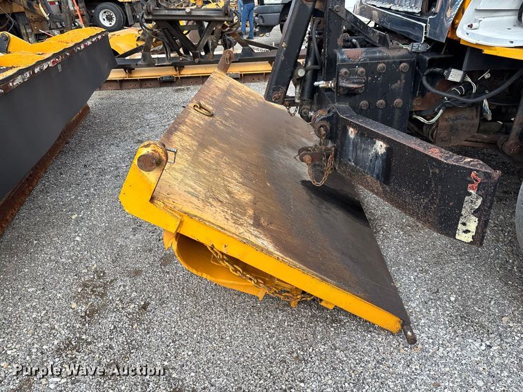 image for item DZ4666 2007 International 7400 dump truck