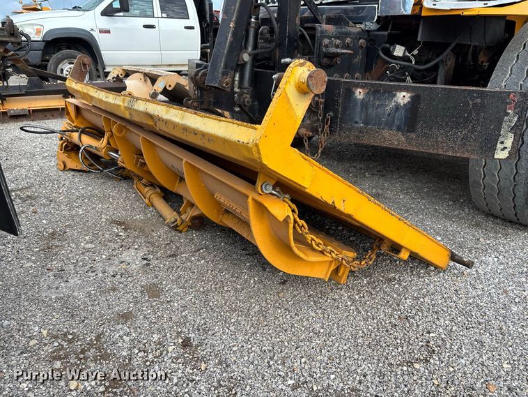 image for item DZ4666 2007 International 7400 dump truck