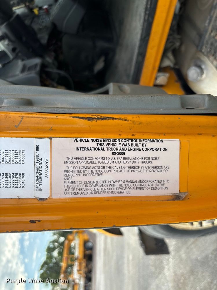 image for item DZ4666 2007 International 7400 dump truck
