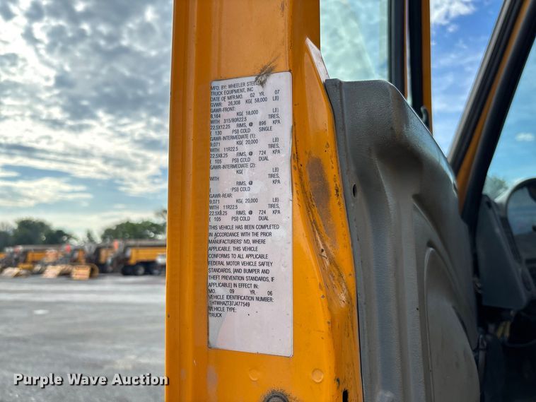 image for item DZ4666 2007 International 7400 dump truck