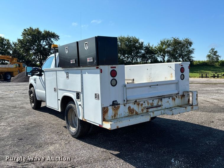image for item DZ4672 2009 Ford F350 Super Duty XL utility bed pickup truck