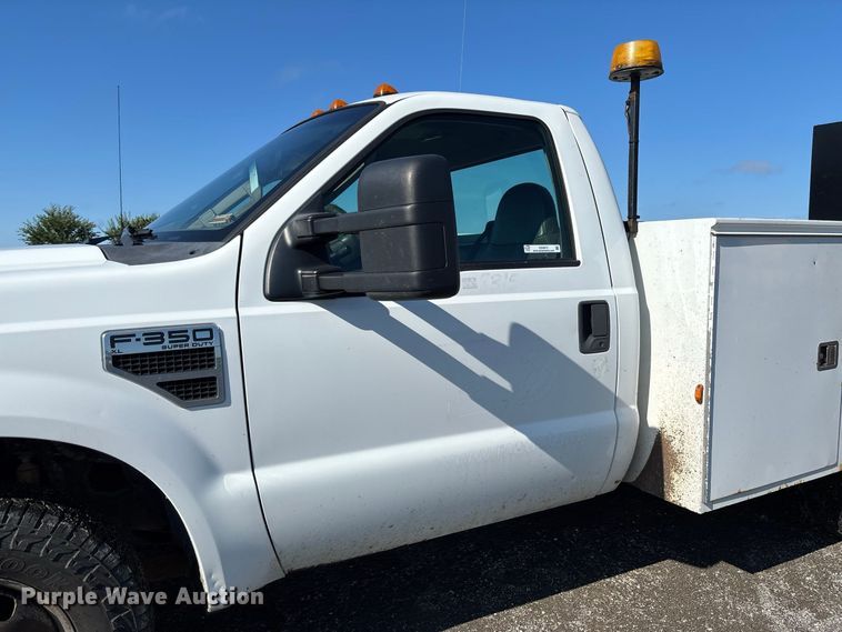 image for item DZ4672 2009 Ford F350 Super Duty XL utility bed pickup truck