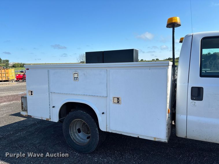image for item DZ4672 2009 Ford F350 Super Duty XL utility bed pickup truck