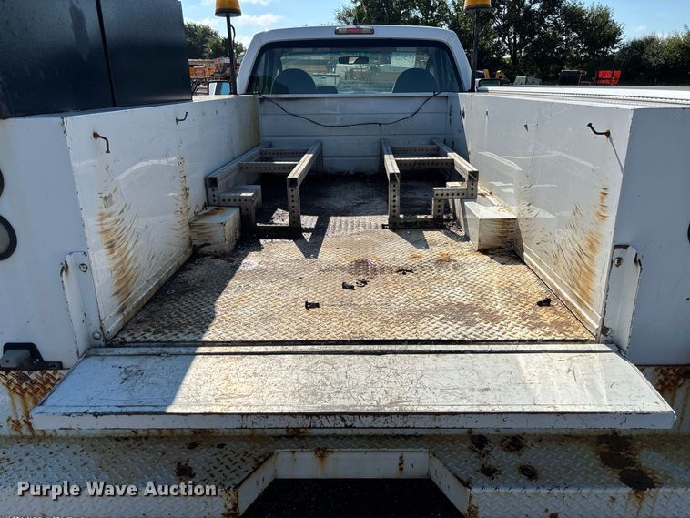 image for item DZ4672 2009 Ford F350 Super Duty XL utility bed pickup truck