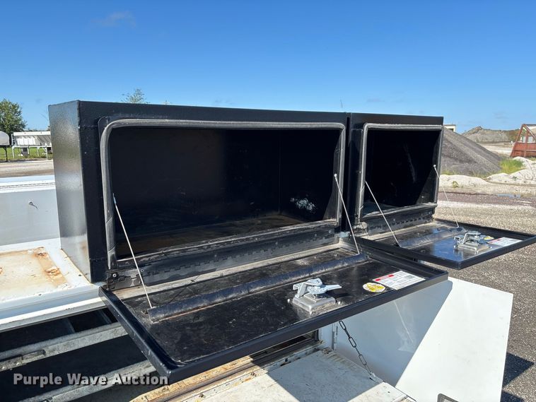 image for item DZ4672 2009 Ford F350 Super Duty XL utility bed pickup truck