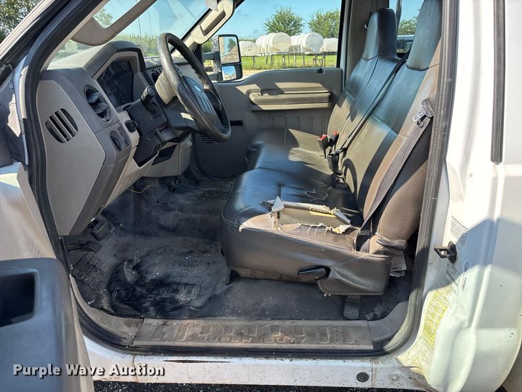 image for item DZ4672 2009 Ford F350 Super Duty XL utility bed pickup truck