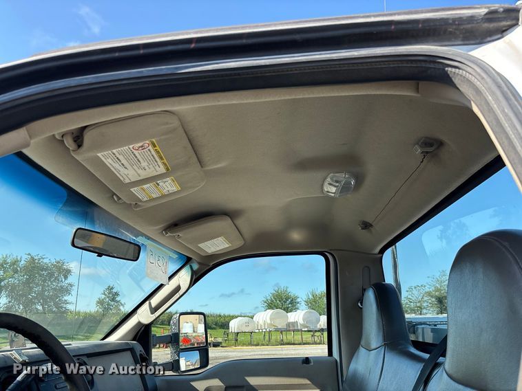 image for item DZ4672 2009 Ford F350 Super Duty XL utility bed pickup truck