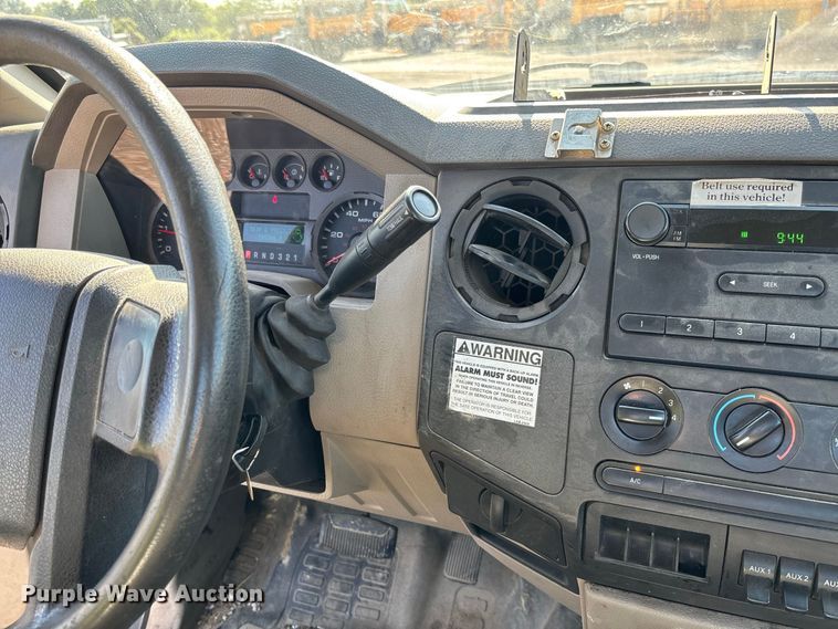 image for item DZ4672 2009 Ford F350 Super Duty XL utility bed pickup truck