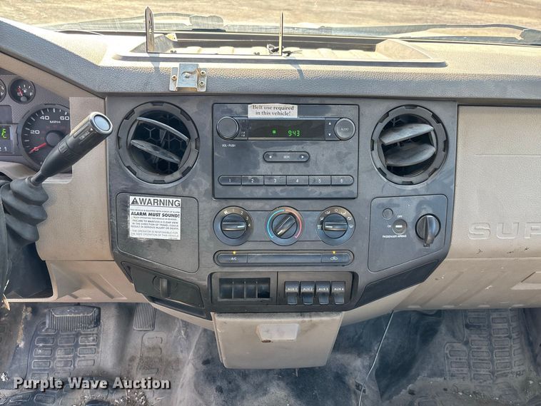 image for item DZ4672 2009 Ford F350 Super Duty XL utility bed pickup truck