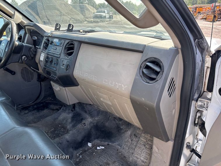 image for item DZ4672 2009 Ford F350 Super Duty XL utility bed pickup truck