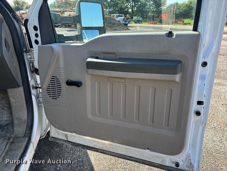 image for item DZ4672 2009 Ford F350 Super Duty XL utility bed pickup truck