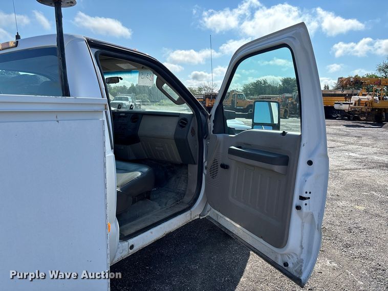 image for item DZ4672 2009 Ford F350 Super Duty XL utility bed pickup truck