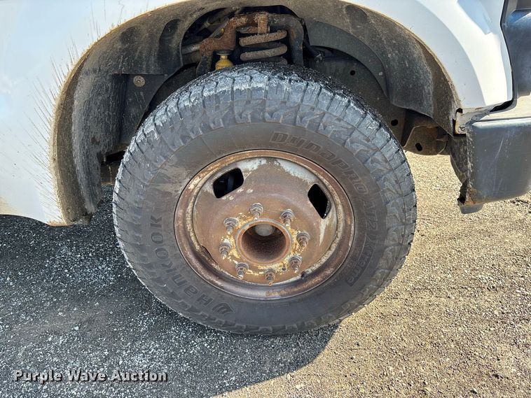 image for item DZ4672 2009 Ford F350 Super Duty XL utility bed pickup truck