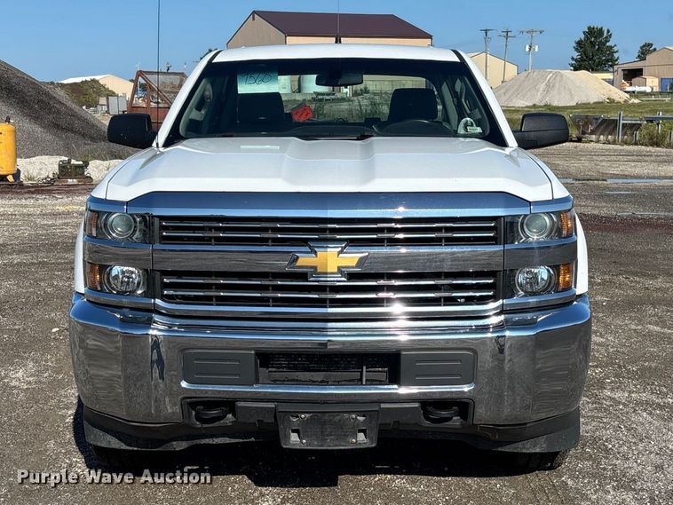 image for item DZ4674 2017 Chevrolet Silverado 2500 Crew Cab pickup truck