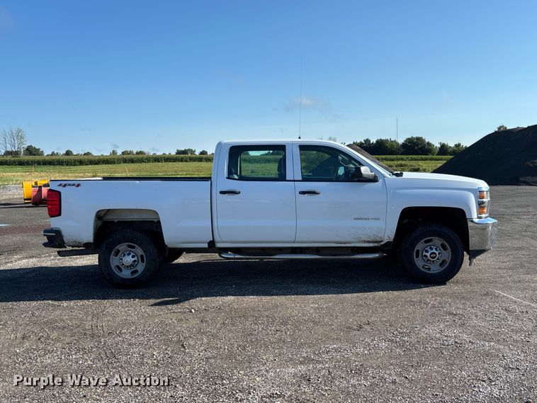 image for item DZ4674 2017 Chevrolet Silverado 2500 Crew Cab pickup truck