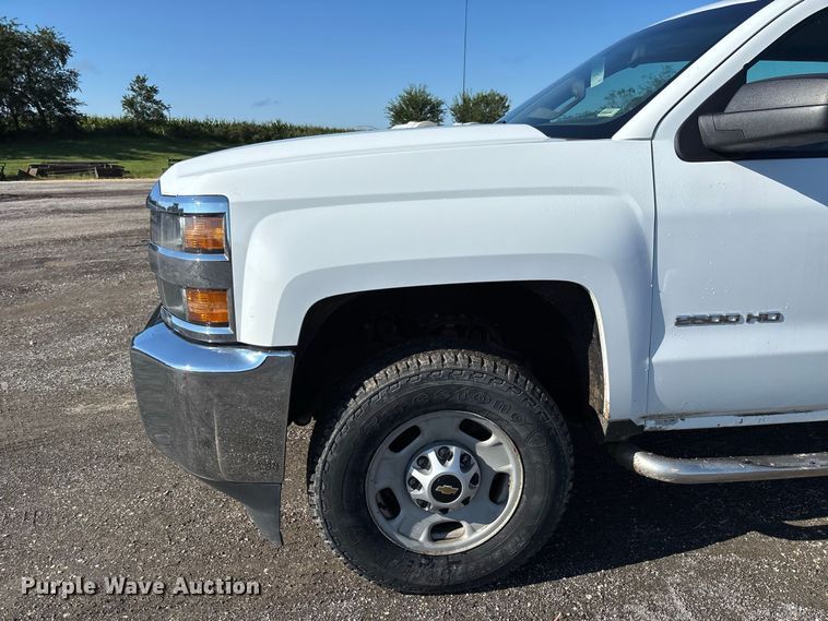 image for item DZ4674 2017 Chevrolet Silverado 2500 Crew Cab pickup truck