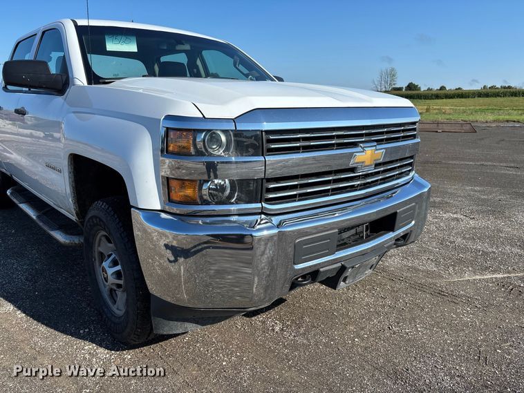 image for item DZ4674 2017 Chevrolet Silverado 2500 Crew Cab pickup truck