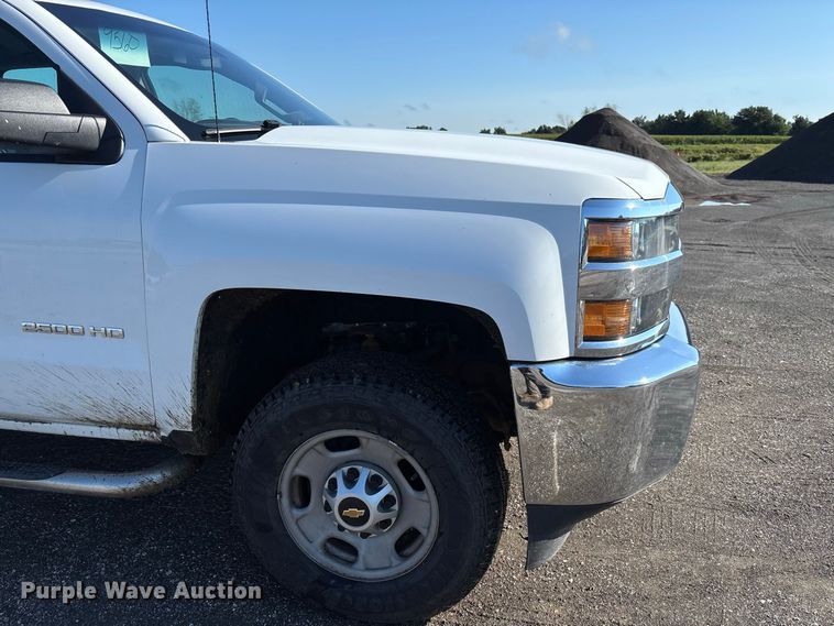 image for item DZ4674 2017 Chevrolet Silverado 2500 Crew Cab pickup truck