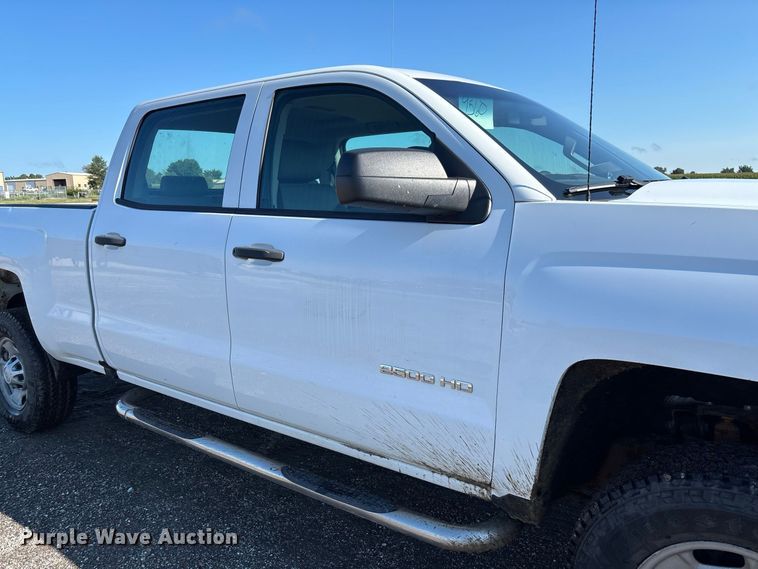 image for item DZ4674 2017 Chevrolet Silverado 2500 Crew Cab pickup truck