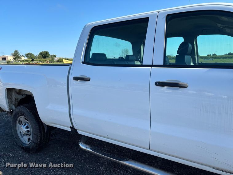 image for item DZ4674 2017 Chevrolet Silverado 2500 Crew Cab pickup truck