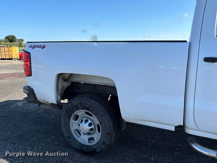 image for item DZ4674 2017 Chevrolet Silverado 2500 Crew Cab pickup truck