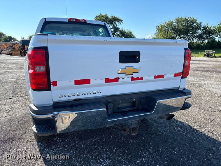 image for item DZ4674 2017 Chevrolet Silverado 2500 Crew Cab pickup truck