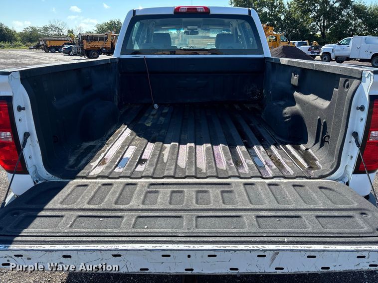 image for item DZ4674 2017 Chevrolet Silverado 2500 Crew Cab pickup truck
