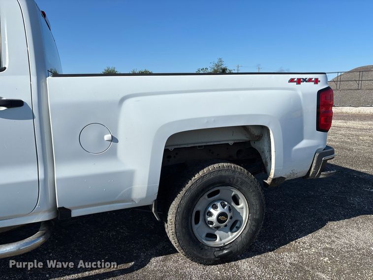 image for item DZ4674 2017 Chevrolet Silverado 2500 Crew Cab pickup truck