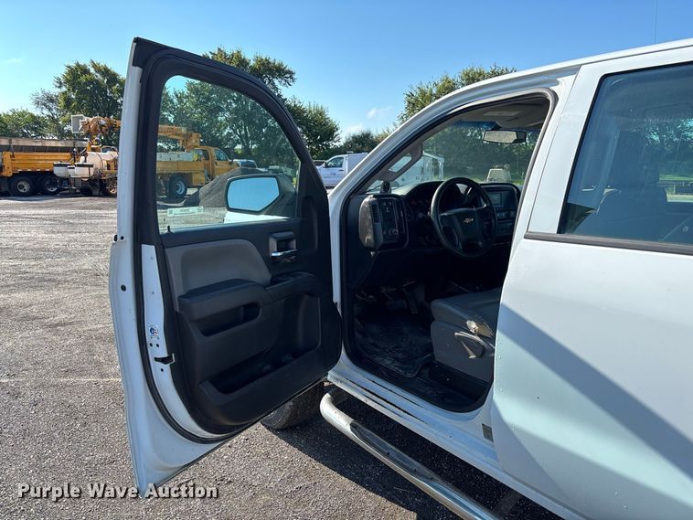 image for item DZ4674 2017 Chevrolet Silverado 2500 Crew Cab pickup truck