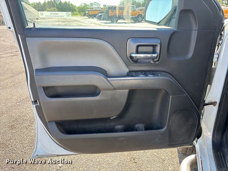 image for item DZ4674 2017 Chevrolet Silverado 2500 Crew Cab pickup truck
