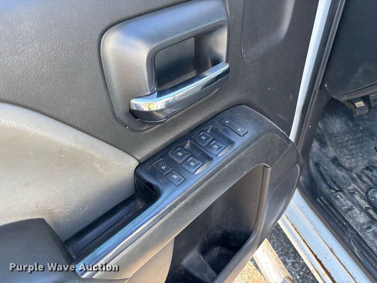 image for item DZ4674 2017 Chevrolet Silverado 2500 Crew Cab pickup truck