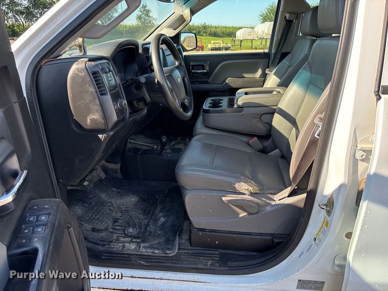 image for item DZ4674 2017 Chevrolet Silverado 2500 Crew Cab pickup truck