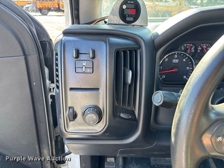 image for item DZ4674 2017 Chevrolet Silverado 2500 Crew Cab pickup truck