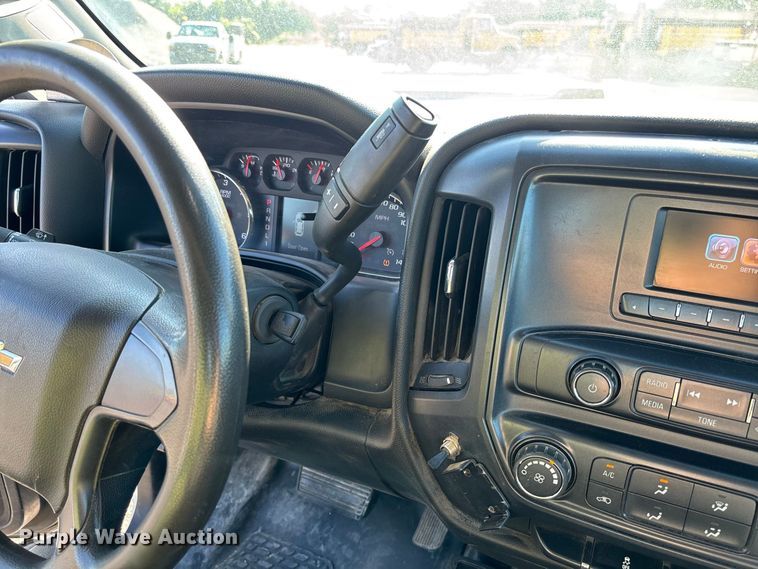 image for item DZ4674 2017 Chevrolet Silverado 2500 Crew Cab pickup truck