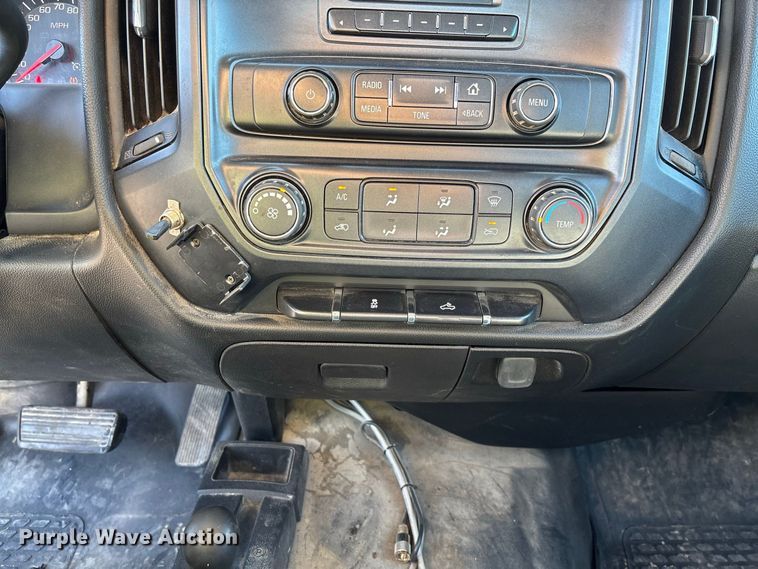 image for item DZ4674 2017 Chevrolet Silverado 2500 Crew Cab pickup truck