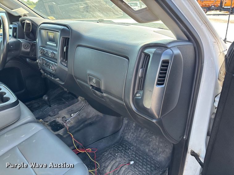 image for item DZ4674 2017 Chevrolet Silverado 2500 Crew Cab pickup truck