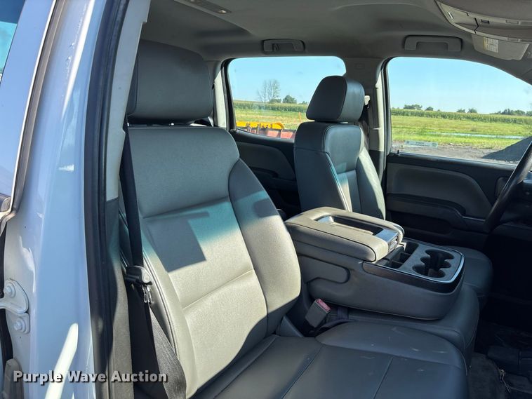 image for item DZ4674 2017 Chevrolet Silverado 2500 Crew Cab pickup truck