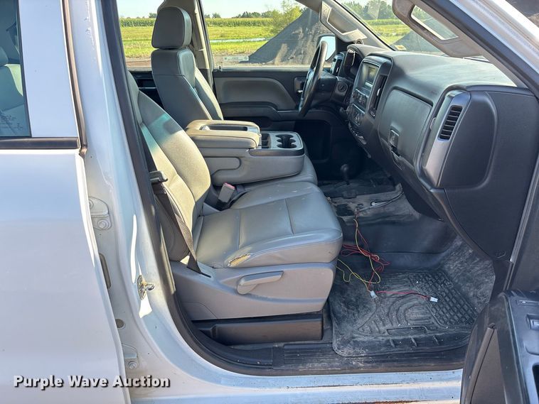 image for item DZ4674 2017 Chevrolet Silverado 2500 Crew Cab pickup truck