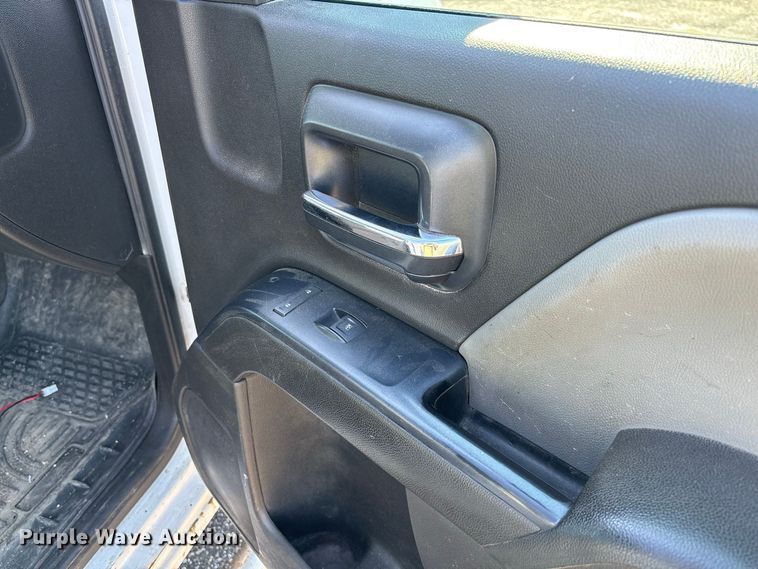 image for item DZ4674 2017 Chevrolet Silverado 2500 Crew Cab pickup truck