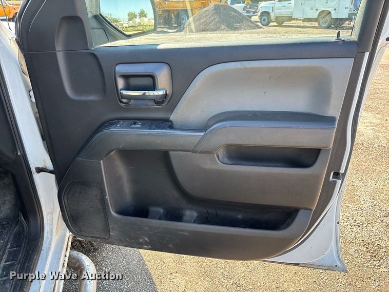 image for item DZ4674 2017 Chevrolet Silverado 2500 Crew Cab pickup truck