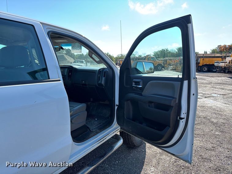 image for item DZ4674 2017 Chevrolet Silverado 2500 Crew Cab pickup truck
