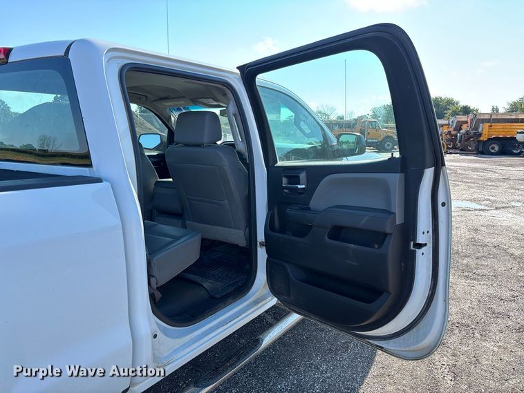 image for item DZ4674 2017 Chevrolet Silverado 2500 Crew Cab pickup truck