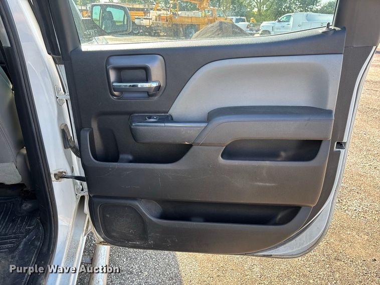 image for item DZ4674 2017 Chevrolet Silverado 2500 Crew Cab pickup truck