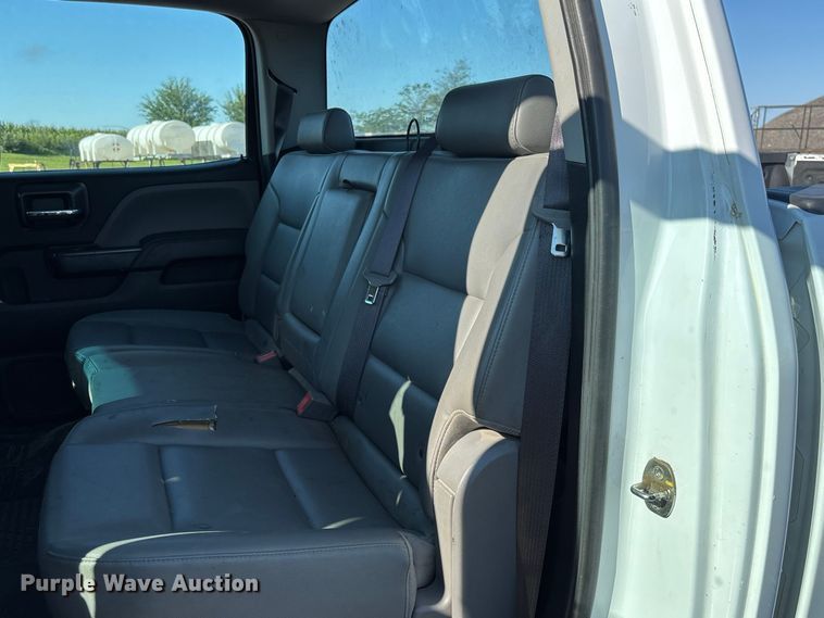 image for item DZ4674 2017 Chevrolet Silverado 2500 Crew Cab pickup truck