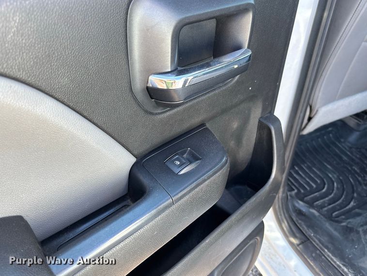 image for item DZ4674 2017 Chevrolet Silverado 2500 Crew Cab pickup truck