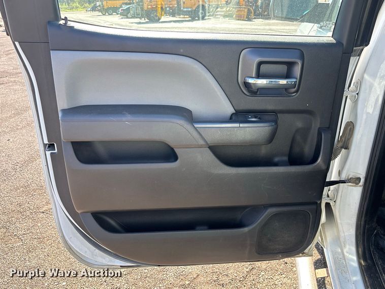 image for item DZ4674 2017 Chevrolet Silverado 2500 Crew Cab pickup truck